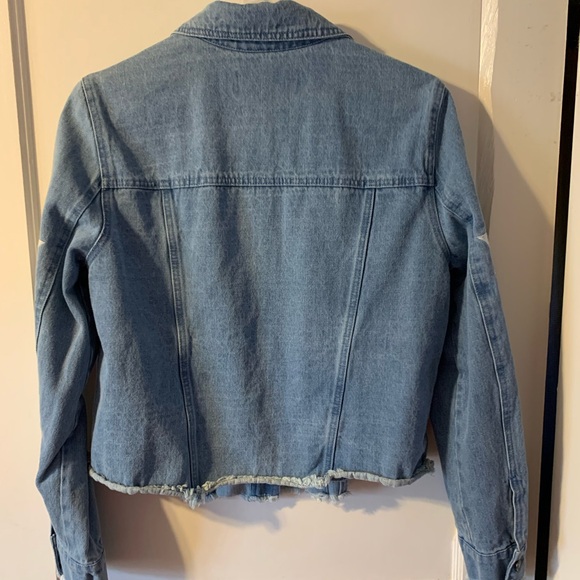 Jean jacket with embroidered stars. Cupcakes and Cashmere. size Large - Picture 3 of 4